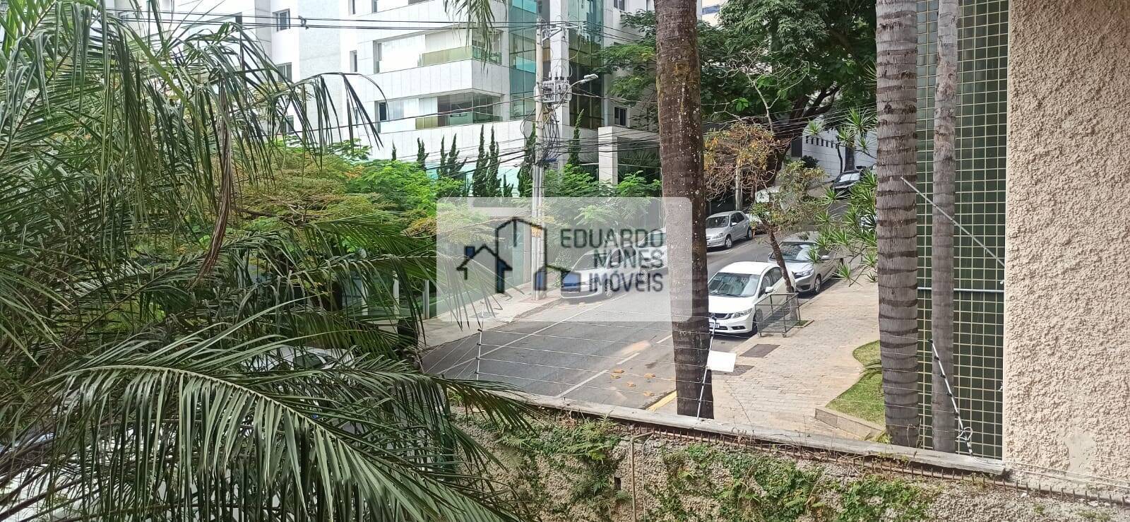 Casa à venda com 6 quartos, 360m² - Foto 2